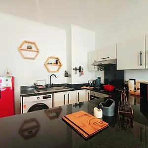 Holiday home Hut Empire
